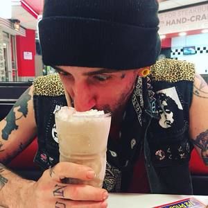 Meet your Posher, Victor